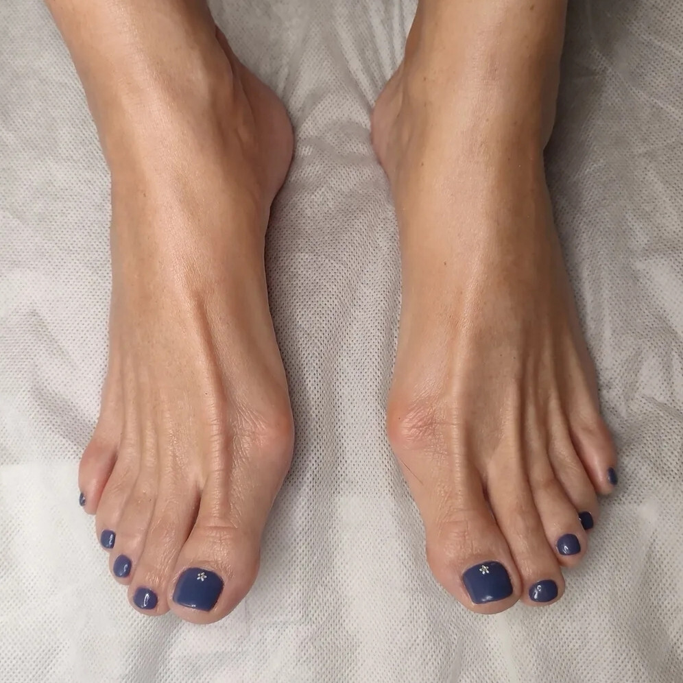 Monatsaktion im August, Fusspflege mit Lack, Fusspflege mit Gel / Shellac,  auf der Homepage von Lotus Cosmetic Olivia Ellenberger GmbH, Olivia Ellenberger, Kosmetikerin EFZ